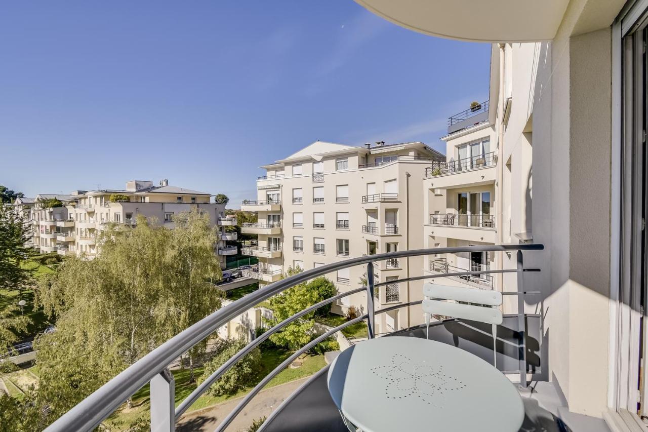Chic Apart With Parking And Balcony Apartment Cergy Exterior foto