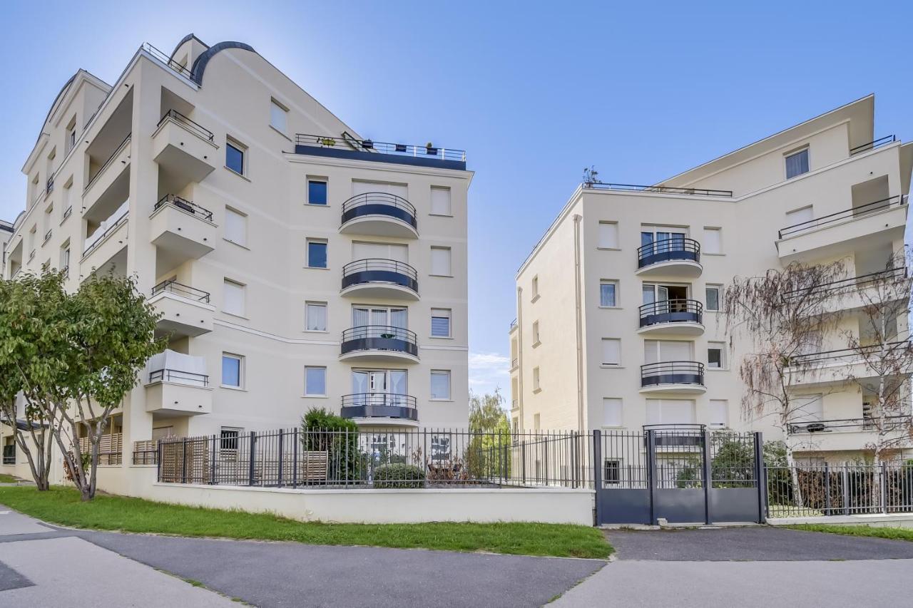 Chic Apart With Parking And Balcony Apartment Cergy Exterior foto